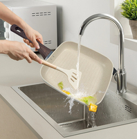 Poêle à griller carrée en aluminium antiadhésive personnalisable de 24/28 cm pour la cuisson à domicile, compatible induction, durable et facile à nettoyer
