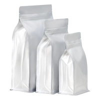 Sacs sous vide en PE blanc mat avec logo personnalisé et thermoscellage pour l'emballage de grains de café torréfiés, d'aliments pour animaux et de salades
