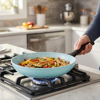 Batterie de cuisine antiadhésive personnalisable en usine, ensemble de casseroles et poêles en aluminium à induction avec faitout en métal