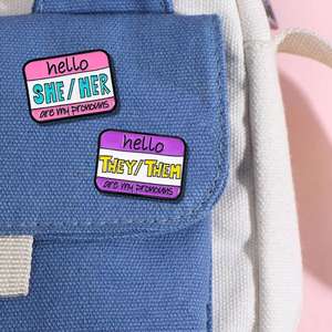 2025 <span class=keywords><strong>série</strong></span> sociale il/elle sont mes pronoms mots broche broches émail coloré il elle ils <span class=keywords><strong>eux</strong></span> revers Badge pour vêtements accessoires - Product Image 4