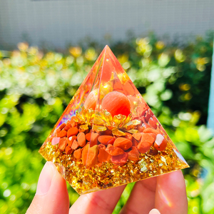 Prix de gros Cristal fait à la main Artisanat Énergie Résine <span class=keywords><strong>Pyramide</strong></span> Cristal <span class=keywords><strong>Pierre</strong></span> Gouttes Colle Résine <span class=keywords><strong>Pyramide</strong></span> pour la Décoration de la Maison - Product Image 4