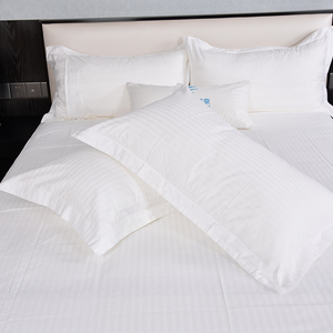 Conjunto de Roupa de Cama de Hotel com Lençol Branco de Algodão 100% com Bordado Personalizado - Product Image 3