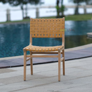 Elegancia atemporal con la silla de comedor Corsica, fabricada con madera de teca rica y cuero lujoso, mueble perfecto con durabilidad. - Product Image 2