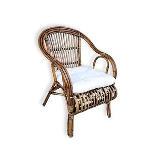 Fauteuil en rotin avec coussin blanc, style tropical, meuble durable pour le salon - Product Image 1