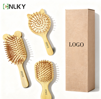 Ensemble de brosses à cheveux en bambou à coussin d'air aux formes adorables (ours, chat, carré) et peigne de massage en bois avec boîte en papier kraft pour l'entretien des cheveux des enfants