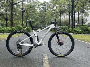Bicicleta de Montaña Personalizada de Fibra de Carbono con Suspensión Completa, Cambio Electrónico de 12 Velocidades, Frenos de Disco, Llantas Tubeless de 29 Pulgadas para Carreras - Product Image 2