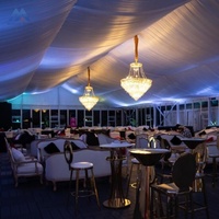Tente de réception de luxe avec murs en verre transparents, structure en alliage d'aluminium pour mariages en plein air, événements et salons professionnels