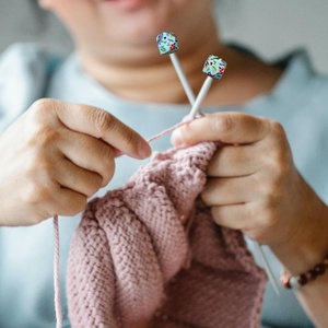 8 PCS Hexagon Print Knitting Needle Stoppers, Knitting Needle End Caps, Knitting Needle Point Protectors - Product Image 4