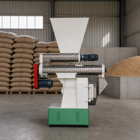 Machine automatique de fabrication de granulés d'aliments pour animaux à faible consommation d'énergie pour fermes de moyenne taille