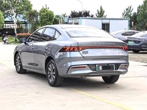 BYD Qin PLUS DM-i 55KM Híbrido Sedán 2024 Usado – Súper Bajo Consumo de Combustible, Auto Chino Híbrido Enchufable para Exportación - Product Image 4