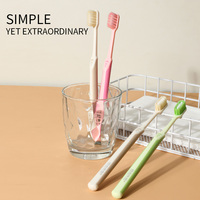 Brosse à dents pour couple adulte, lot de 2, poils doux comme des nuages, design spécial à grandes perforations