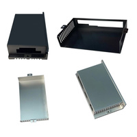 Boîtier de dissipateur thermique en aluminium usiné sur mesure et acier au carbone, surface rayée gris argenté, support latéral multi-trous