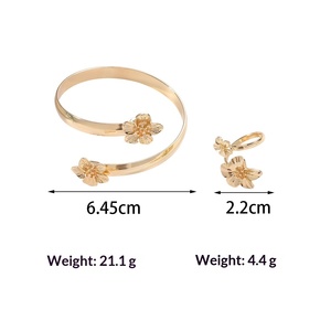 Jingciren Boutique – ensemble de bijoux tendance européens et américains, bracelet et bague à texture métallique, motif floral, 1 ensemble - Product Image 4