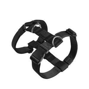 頑丈で耐久性があり、調整可能な、戦術的なデザインの犬用ハーネス。クイックリリースバックルとカスタムロゴオプション付き。 - Product Image 4