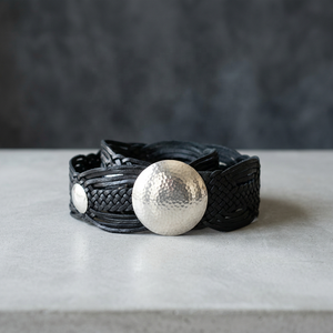 Ceinture en cuir véritable tressée avec conchos argentés, style classique, unisexe, design tissé noir - Product Image 3