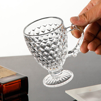 Europese retro diamantgeslepen geëmbosseerde transparante glazen mok met steelhandvat, loodvrij, voor thee, koffie, wijn, water, geschikt voor thuis en bar.