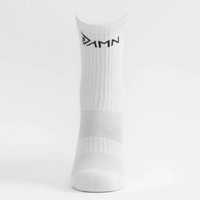 Meilleures ventes Conception personnalisée Silicone PVC Grip Chaussettes Hommes Femmes Anti-dérapant Crew Football Chaussettes Grip Sports Chaussettes en caoutchouc