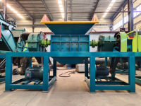 Déchiqueteur multifonctionnel à entraînement par engrenages de grande puissance 44 kW pour le recyclage des déchets métallurgiques en acier inoxydable, aluminium et copeaux de plastique usagés