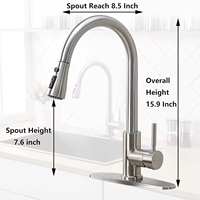 Robinet de cuisine en acier inoxydable brossé à douchette extractible haute arche, mitigeur chaud/froid pour projets hôteliers et villas de luxe