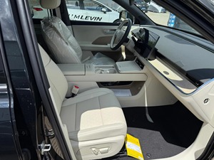 Toyota BZ3X 2026, Vehículo Eléctrico SUV con Tracción en las Cuatro Ruedas, Color Plateado, Autonomía de 601-700 km, para Adultos - Product Image 5