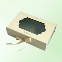 Boîte cadeau personnalisée de luxe en matériaux recyclés blanc crème, finition mate, avec fenêtre transparente pour les femmes enceintes, souvenirs de bébé