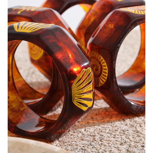 JINYOU 2157 Toptan Vintage Kehribar Rengi Akrilik Bilezik Altın İşlemeli Güneş Deniz Kabuğu Tasarımlı Hediyelik Bileklik - Product Image 5