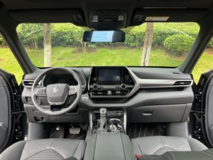 Toyota Crown Land Cruiser Modello 2024 - Nuovo SUV Compatto Ibrido 4WD FWD - Product Image 4