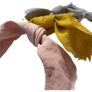 Serviettes de Table Cocktail noires faites à la main brut bord effiloché brodé gaze imprimé tissu de lin élégant dîner décor pour les fêtes - Product Image 5