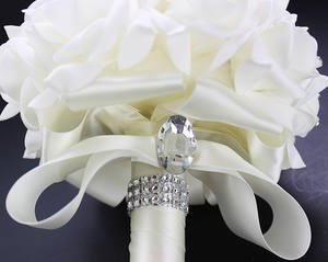 Bouquet de mariage élégant en mousse artificielle avec strass et rubans, parfait pour la mariée, les demoiselles d'honneur, la cérémonie nuptiale et la décoration - Product Image 4