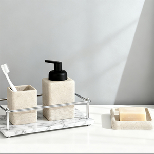 Juego de <span class=keywords><strong>Baño</strong></span> de Resina de Piedra Arenisca Beige de 3 Piezas, Dispensador de Jabón Cuadrado con Diseño Acanalado - Product Image 3