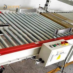 Transportador <span class=keywords><strong>de</strong></span> rodillo <span class=keywords><strong>de</strong></span> caja/cajas/cartón con dispositivo <span class=keywords><strong>de</strong></span> giro <span class=keywords><strong>de</strong></span> elevación y sistema <span class=keywords><strong>de</strong></span> centrado <span class=keywords><strong>de</strong></span> cajas - Product Image 4