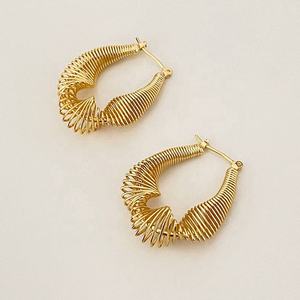 Pendientes de Aro con Diseño de Espiral en Oro con Circonitas de Alta Gama, Textura Exagerada de Estilo Europeo Americano, Nuevo Diseño Geométrico de Tendencia en INS - Product Image 4