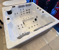 Bain à remous extérieur en acrylique de 1,7 m avec jets de massage air-eau, design traditionnel, sièges de baignoire, autoportant pour villa 1