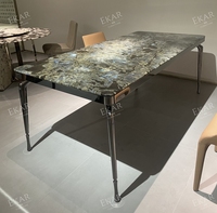 Table à manger ronde moderne, surface aspect pierre grise, base cylindrique superposée pour salle à manger