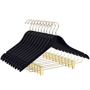 Cintre en velours noir avec logo doré et pinces dorées - Product Image 1