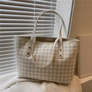 Sac à bandoulière et sac à main tendance pour femmes, léger, imperméable, en nylon, design polyvalent et portable pour le shopping - Product Image 6