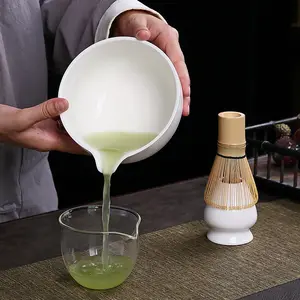 日本传统礼仪茶湾和碗杯奶油抹茶搅拌碗，带喷口