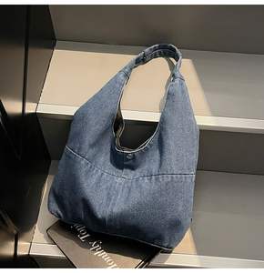 Bolso de hombro de mezclilla de gran capacidad para mujer, estilo bohemio retro con logo personalizado bordado. - Product Image 5