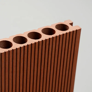 Planches de terrasse en bois-plastique écologiques Jardins et cours extérieures Anti-corrosion Longues bandes Imperméables et antidérapantes - Product Image 2