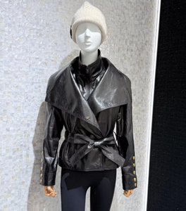 <span class=keywords><strong>Veste</strong></span> en cuir véritable <span class=keywords><strong>noire</strong></span> pour <span class=keywords><strong>femme</strong></span>, courte, ceinturée, style motard, avec grand col, manteau moto, vêtement d'extérieur d'automne, vente en gros OEM - Product Image 1