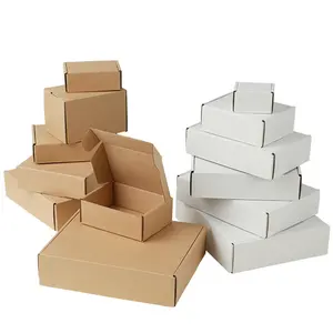 Scatole vuote di carta Kraft marrone pronte per la spedizione opache con copertura di diverse dimensioni piegate in cartone