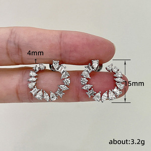 Orecchini a Perno Geometrici per Donne, Brillanti Orecchini da Indossare Ogni Giorno e per Feste, Gioielli alla Moda - Product Image 5