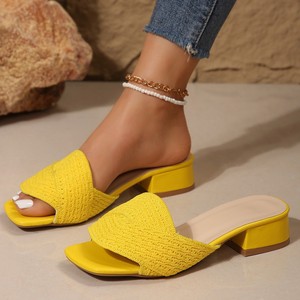 Sandalias de tacón medio con tiras cruzadas para mujer, talla grande, de verano, nuevas, de moda, tejidas, tipo chanclas. - Product Image 1