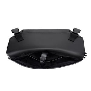 Sac banane de sport tendance pour homme avec logo personnalisé, qualité OEM, imperméable en PU, couleur unie, fermeture éclair - Product Image 5