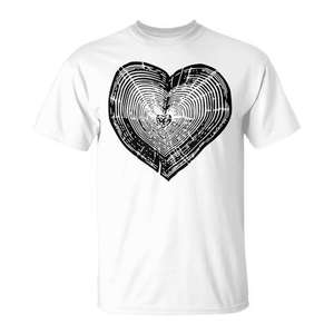 T-shirt Earth Day pour les amoureux de la nature avec motif d'anneaux d'arbre en forme de cœur - Product Image 1