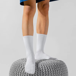 Chaussettes de football personnalisées en gros, chaussettes de sport antidérapantes pour le football et le basketball, pour hommes, enfants et jeunes, avec logo brodé, de haute qualité, athlétiques - Product Image 5