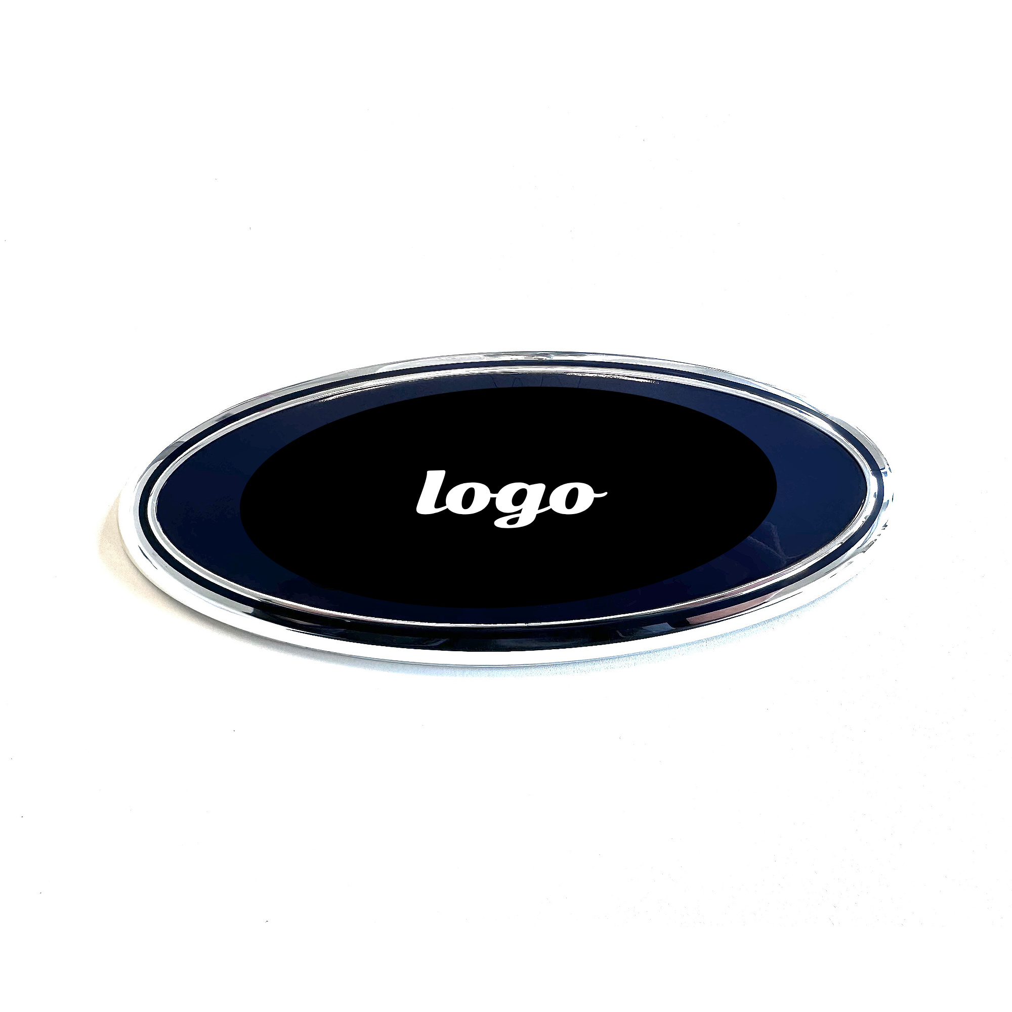 Badge bleu + logo argenté