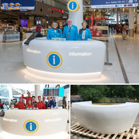 Bureau d'aide aux aéroports Comptoir de service de renseignements Mobilier d'aéroport Surface solide blanche Comptoir d'information d'aéroport Comptoir de réception