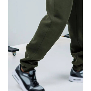 Ensemble de survêtement de fitness haut de gamme pour hommes – Tenue de sport durable et confortable pour le jogging, la course et l'entraînement – Vêtement décontracté pour l'exercice - Product Image 3