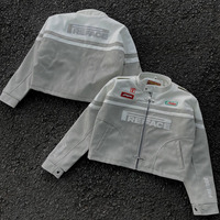 Blouson moto en cuir court à col montant, avec écussons de course tissés, broderies et lettrage 3D en relief